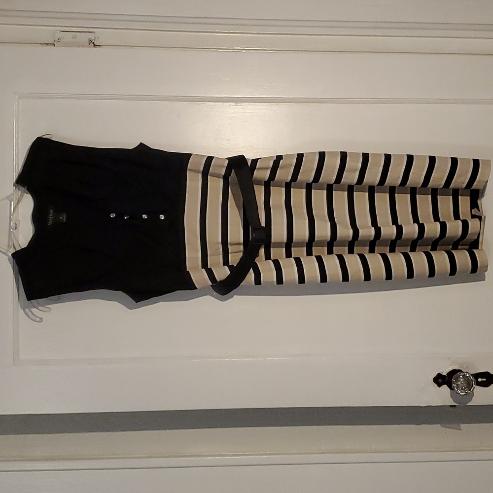 WHBM size 8 black, tan and white sleveless dress